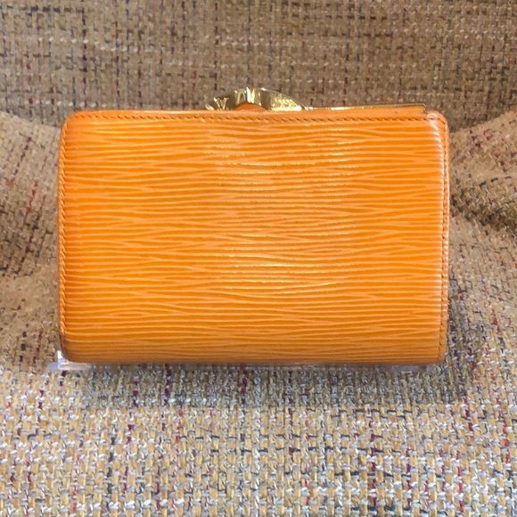 WomLOUIS VUITTON Orange EPI Porte Monnaie Viennois Bifold KissLock Wallet RARE - Picture 3 of 17